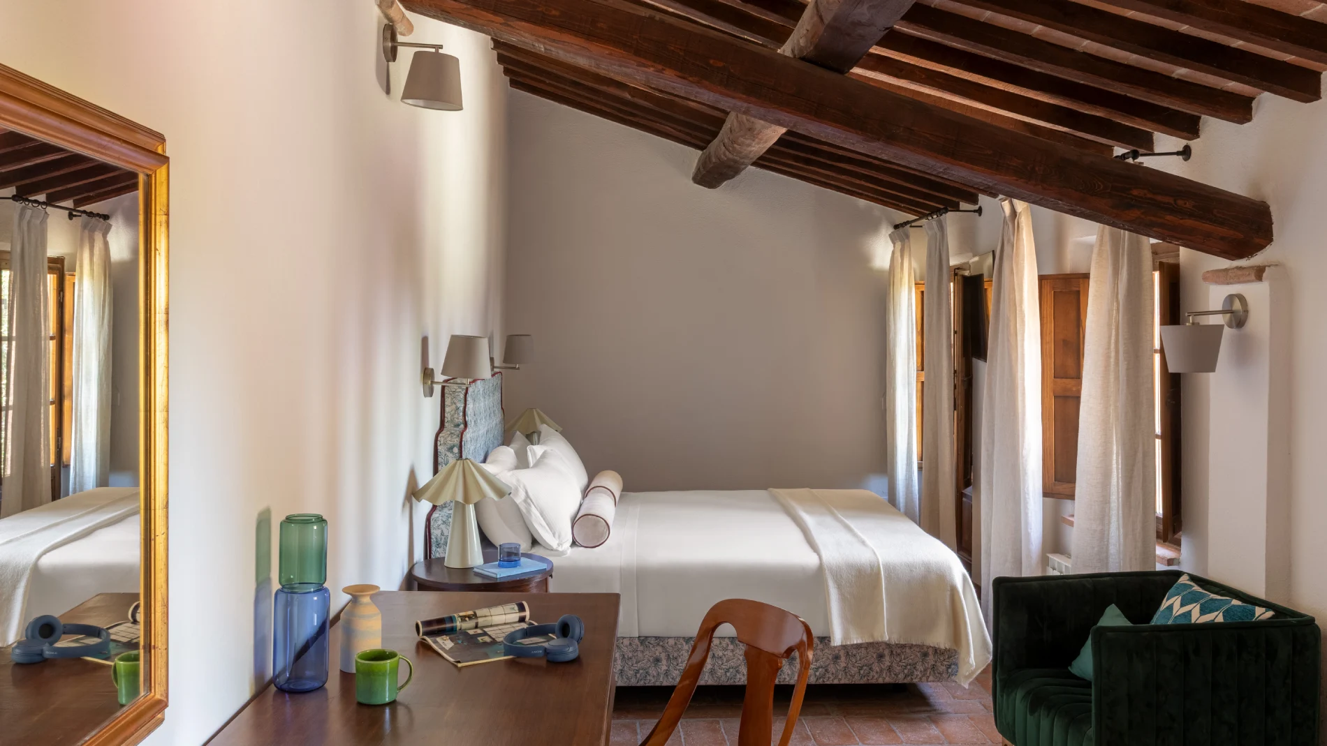 Double bedroom with exposed beams, desk and armchair - Villa San Bartolomeo, BZAR hotels in Tuscany